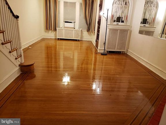 3rd image of 305 W Godfrey Ave