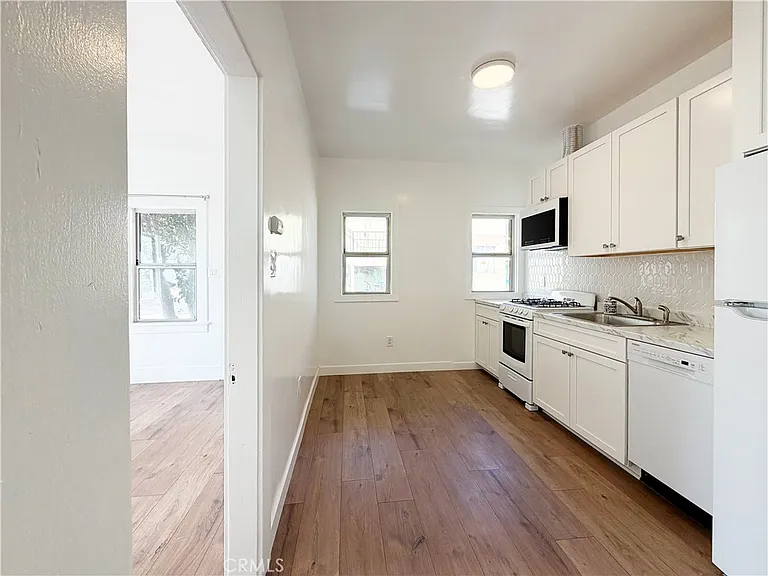2629 1/2 Granada St — Photo 4