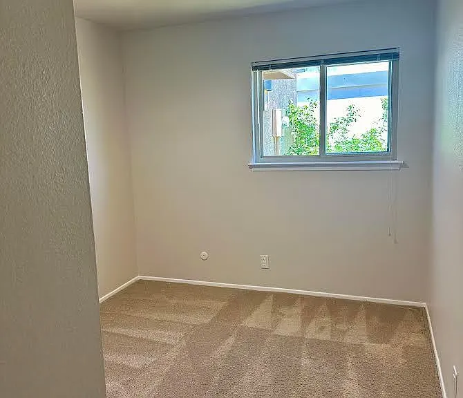 4232 Trinity Pl NW — Photo 11