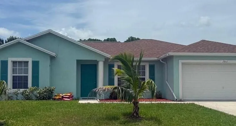 2847 SW South Calabria Cir — Photo 1