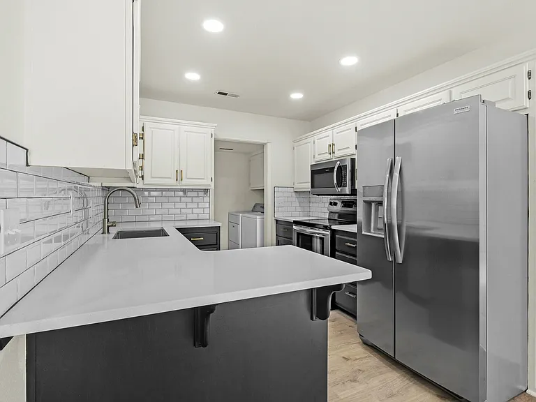 1604 Oakwood Ave #1 — Photo 3