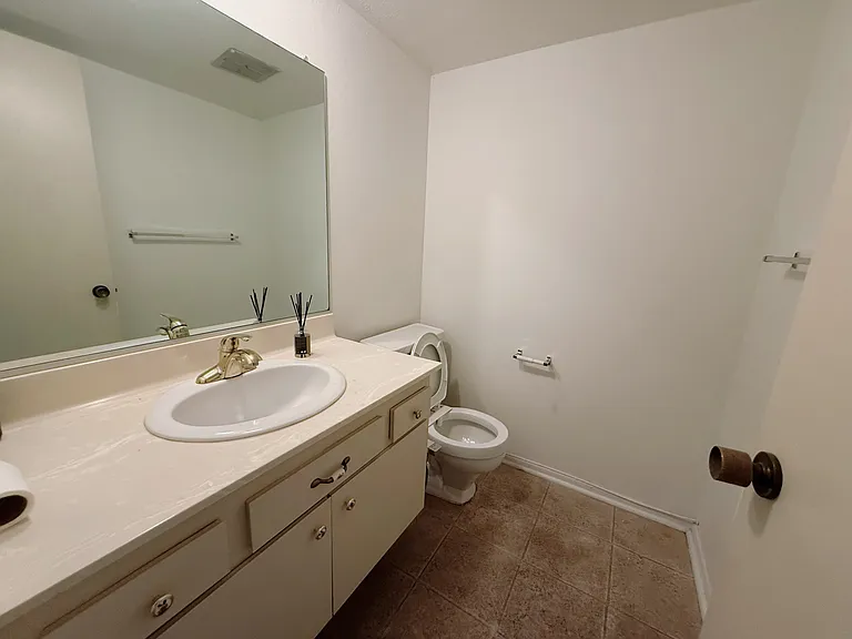 475 W Walnut St — Photo 18