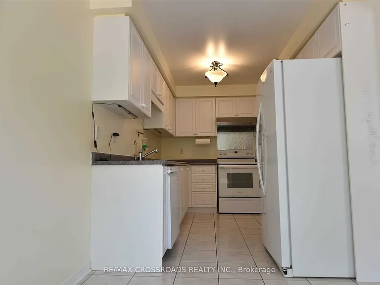 33 Holmwood St — Photo 3