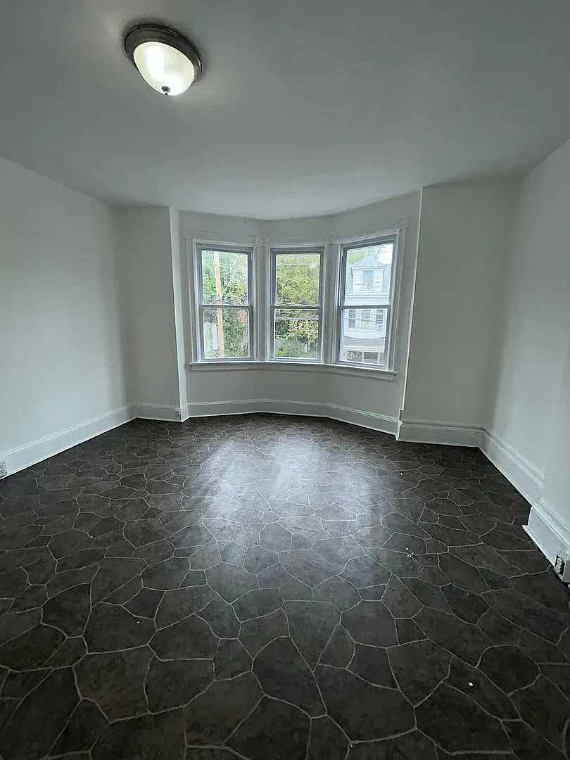 4 bed, $2,000 — Photo 3