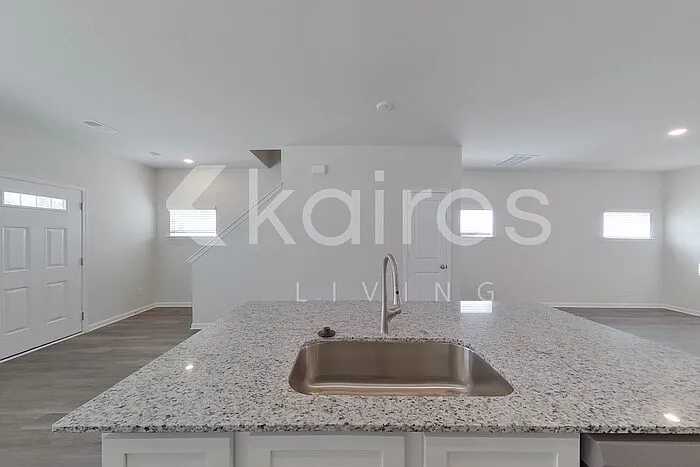 2401 Banyon Cir — Photo 5