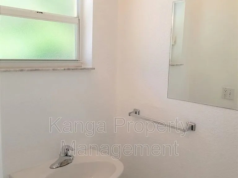 3221 SW 15th Ave — Photo 8
