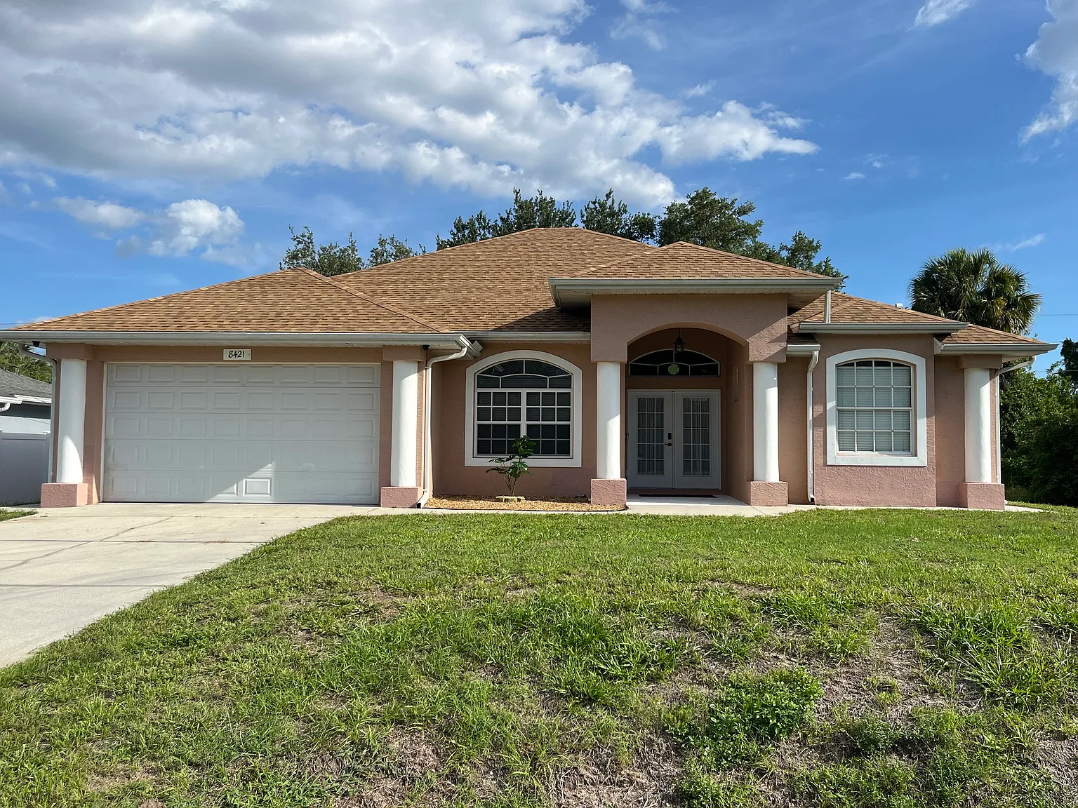 3 bed, 1927 sqft, $2,200 — Photo 1
