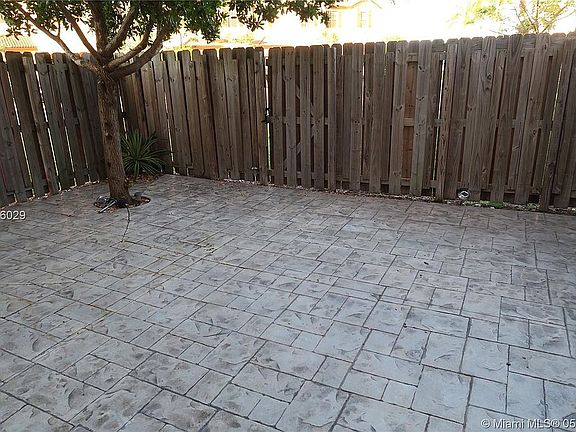 5th image of 387 NE 37th Ter