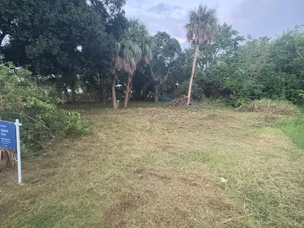 434 Dundas Ct, Fort Pierce, FL 34950