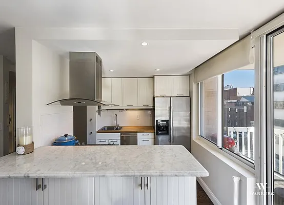 Sold by Warburg | media 3