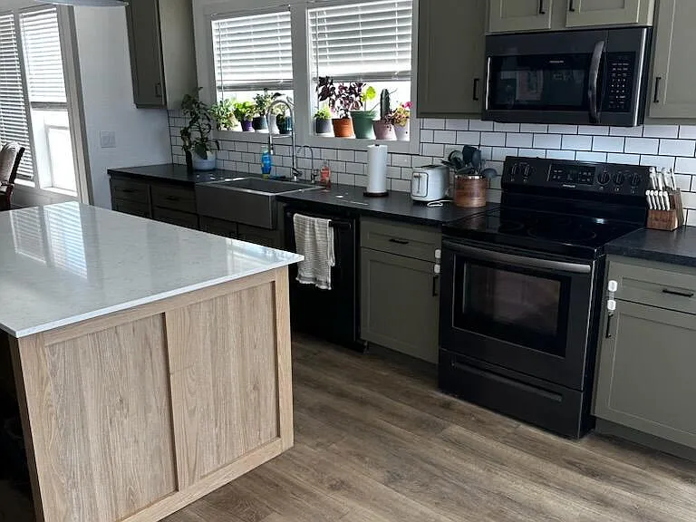 4057 N Solar St — Photo 3