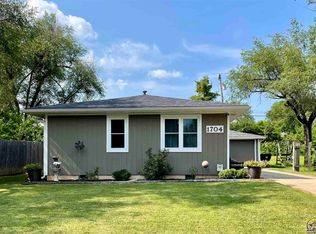 1704 SE Sage St, Topeka, KS 66605