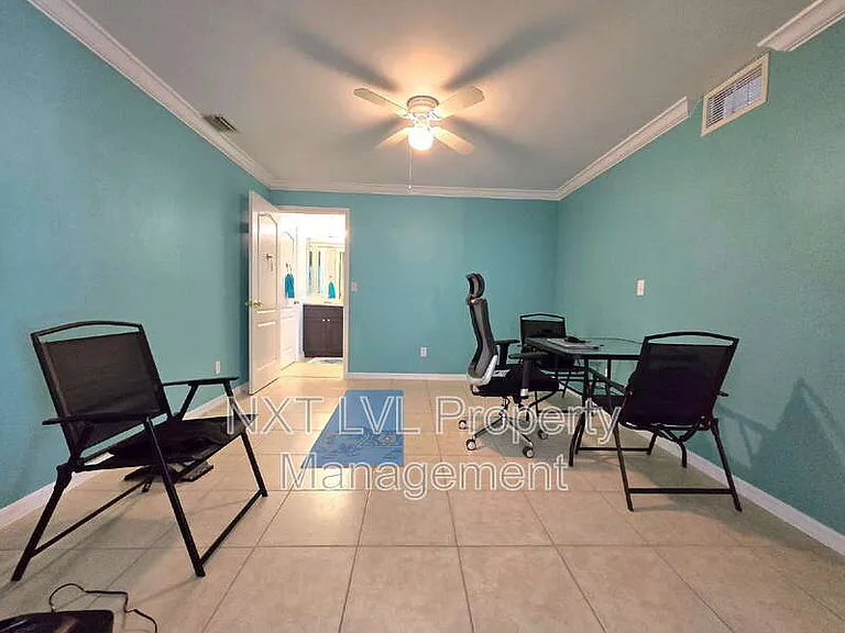 1401 SW Embers Ter — Photo 10