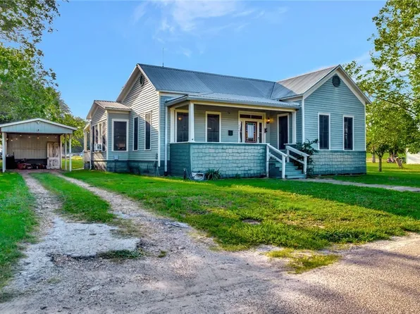 204 S Valley St, Cuero, TX 77954