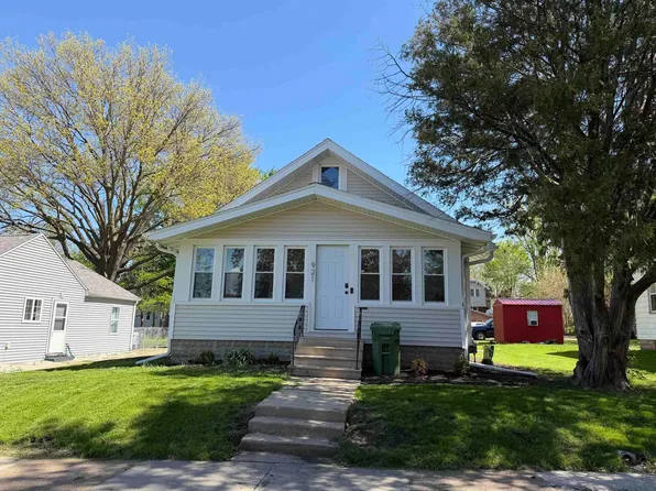 921 Leavitt St, Waterloo, IA 50702