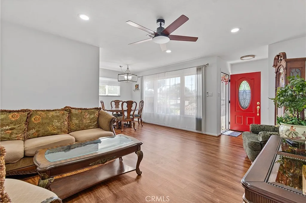 3 bed, 1368 sqft, $5,200 — Photo 4