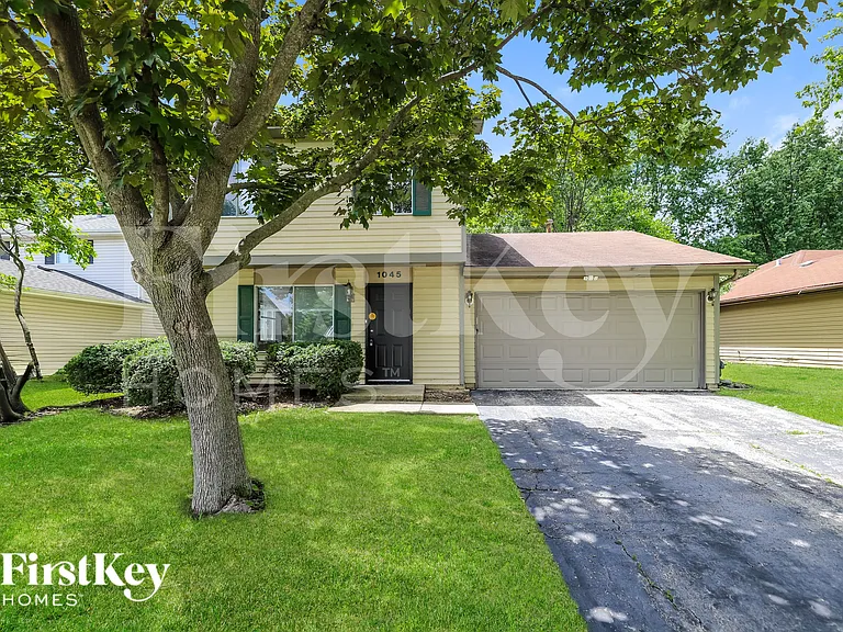 1045 Camden Ln — Photo 1