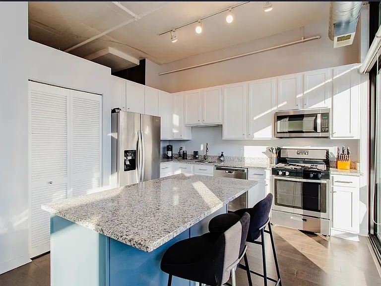 740 W Fulton St #511 — Photo 2