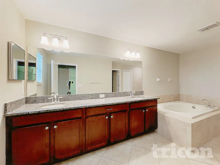 13702 Lakemont Dr — Photo 8