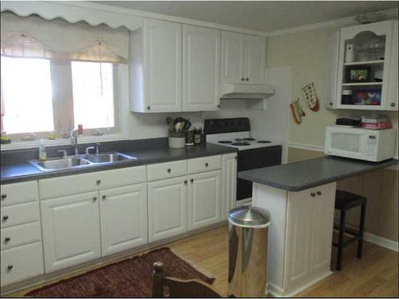 3rd image of 216 N Depot St