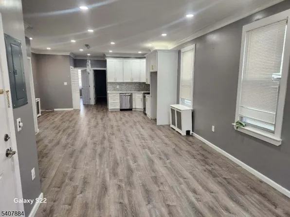 575 N 9th St, Newark, NJ 07107