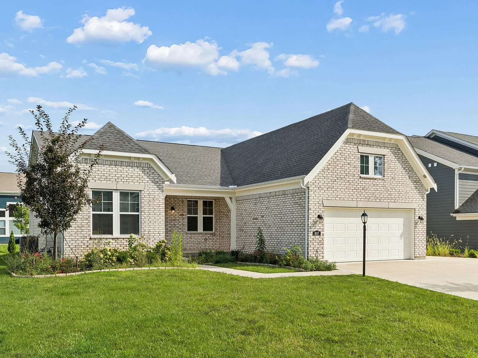 4 bed, 3325 sqft, $3,499 — Photo 4