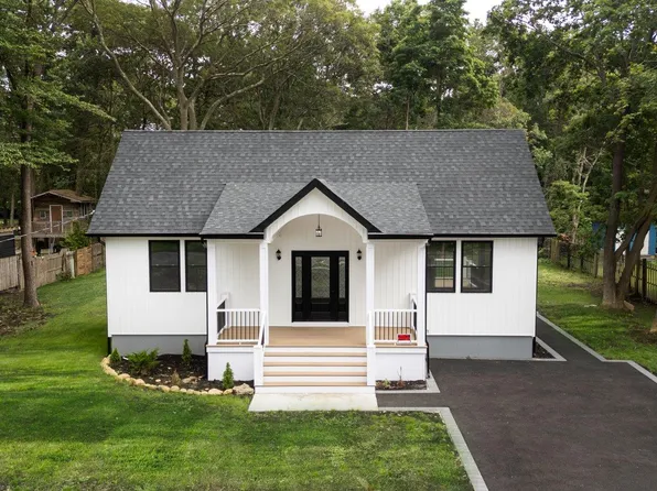 568 granny Road, Medford, NY 11763