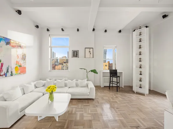 400 East 52nd Street image 4 of 21