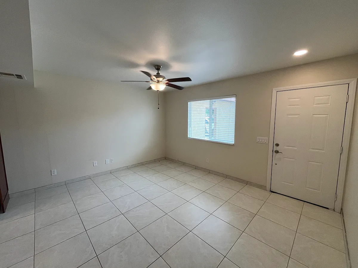 Building Photo - 422 W Rosa Parks Rd #A
