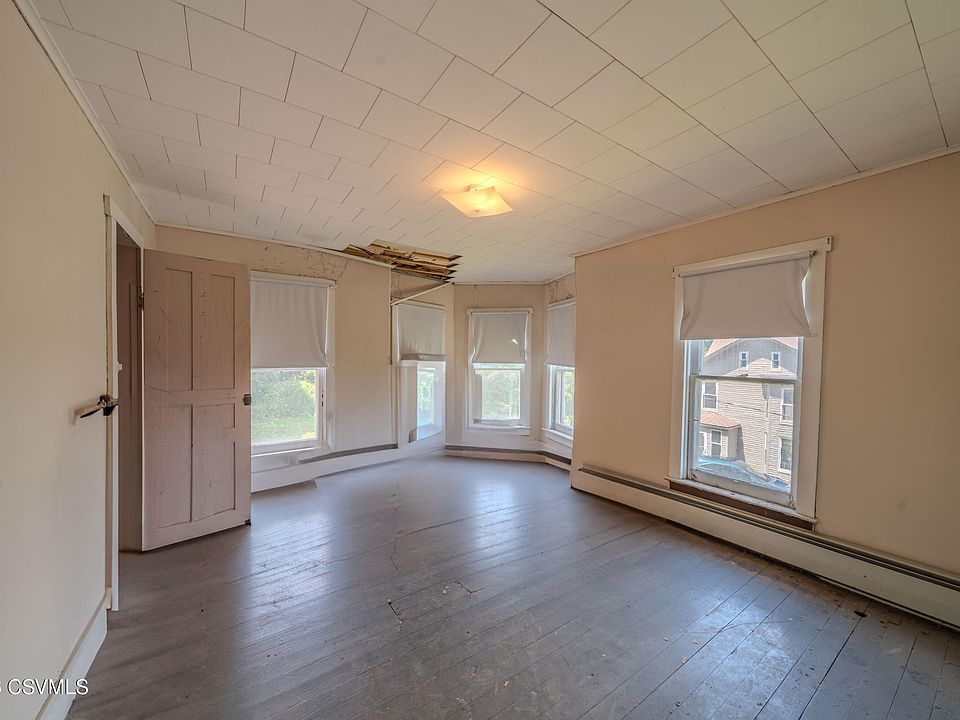 31st image of 205 Sunbury St