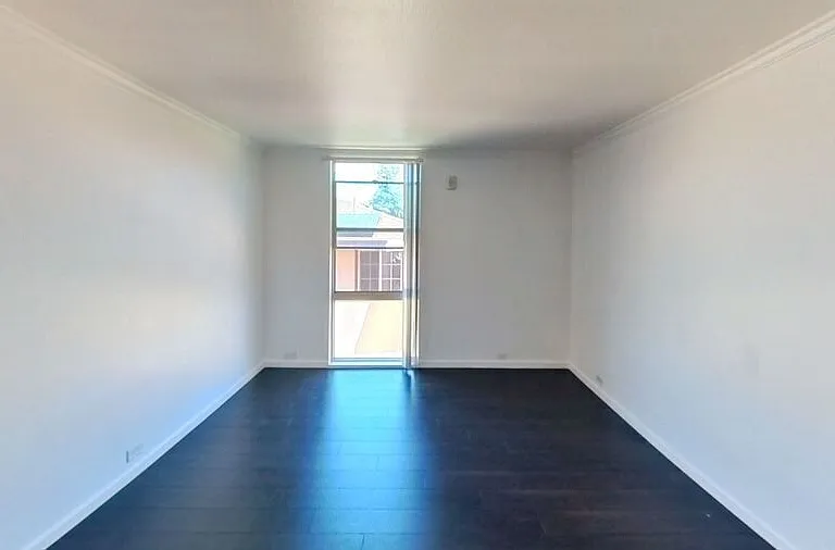 373 Staten Ave — Photo 10