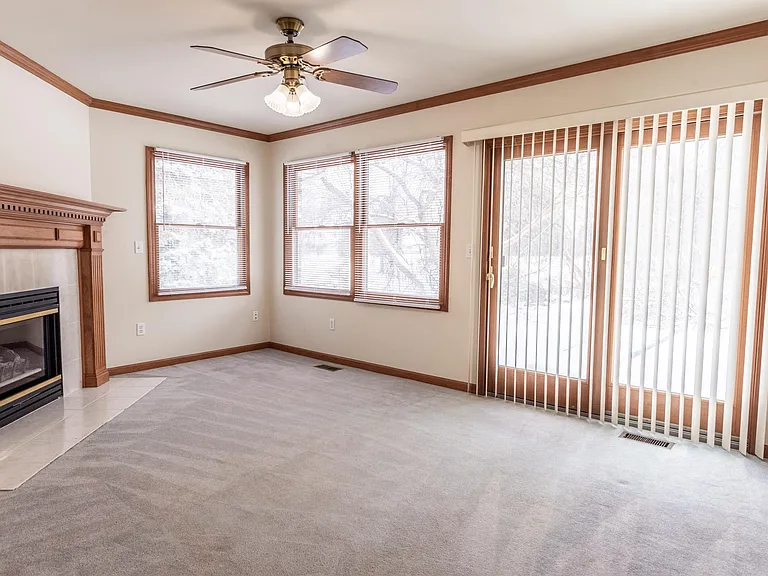 33527 Roselawn Dr — Photo 7