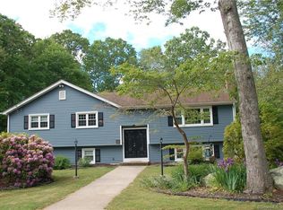 32 Ravenwood Rd, North Stonington, CT 06359