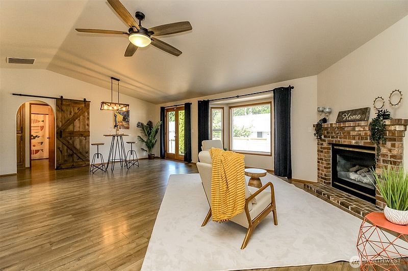 2nd image of 9120 Kelly Court NE