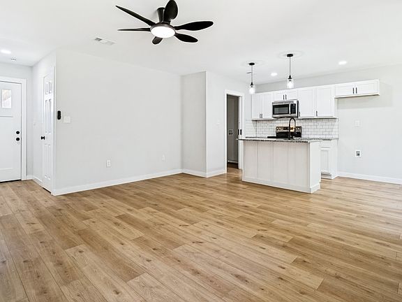 3rd image of 840 Buck Board Dr