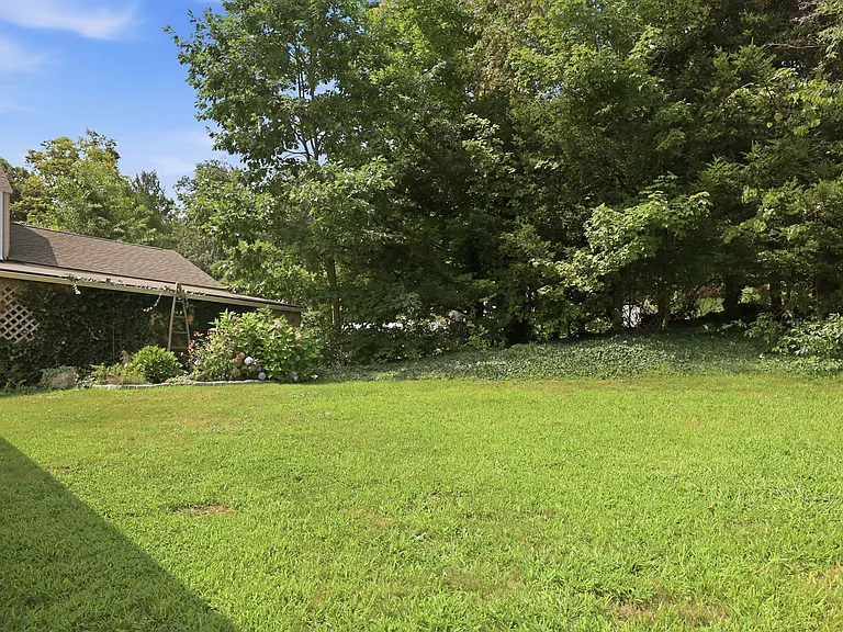 57 Lake Dr — Photo 5