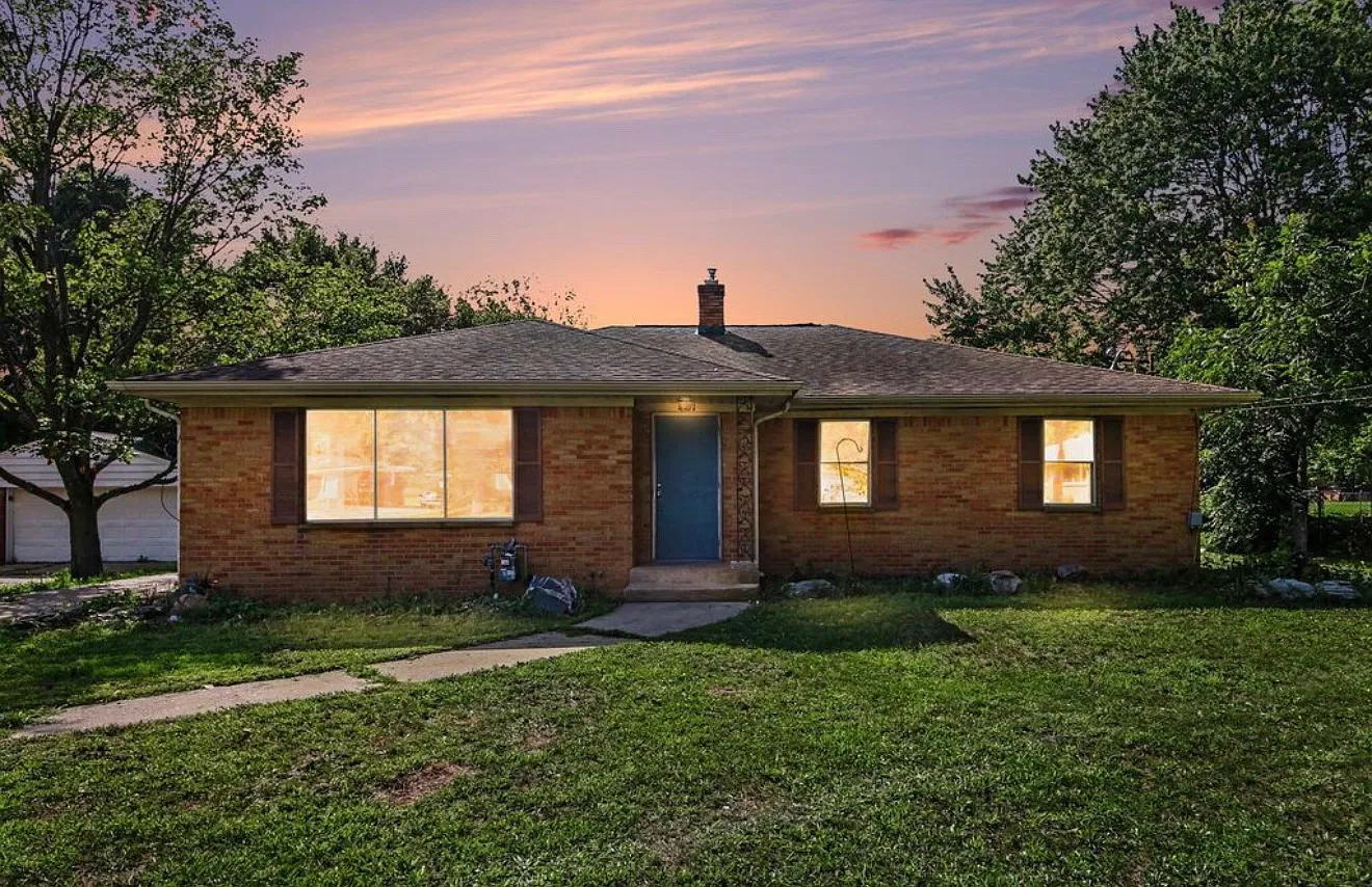 3 bed, 1.5 bath, 1550 sqft, $2,300 — Photo 1