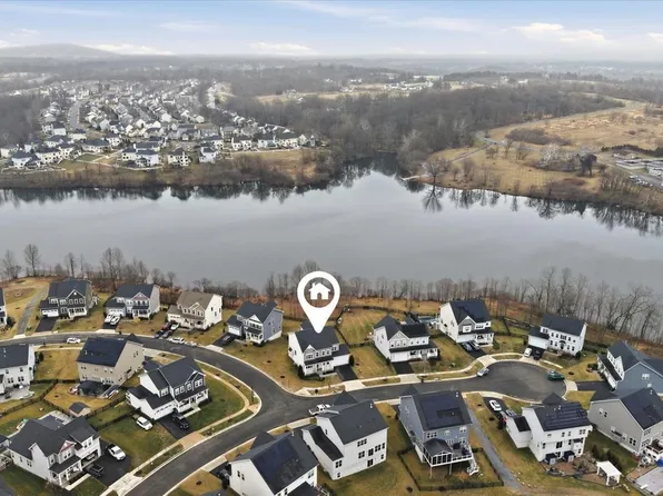 35898 Quantum Pl, Round Hill, VA 20141