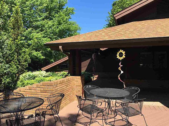 4th image of 19 Lakeview Dr