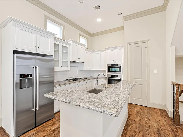 308 W Bell St — Photo 23
