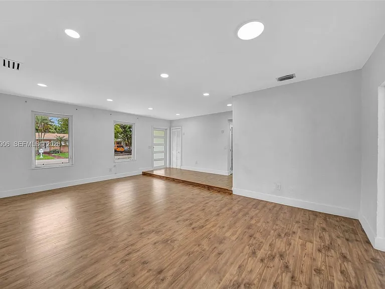 15010 NE 7th Ave #0 — Photo 23