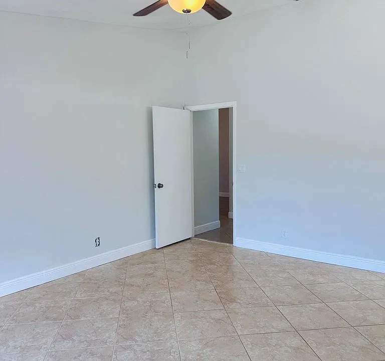 10807 Palm Spring Dr