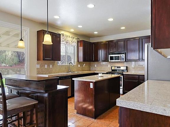 5th image of 39325 Bastille Ln
