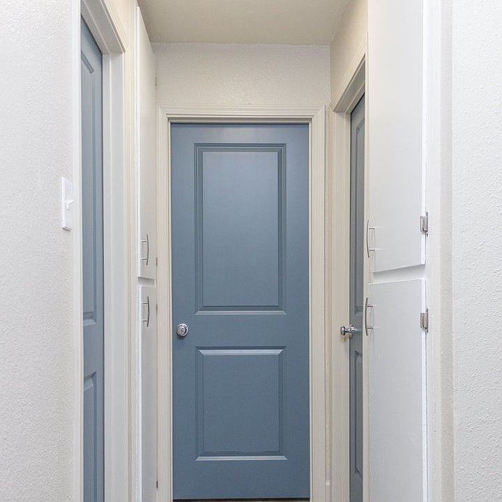 1st image of 520 Fairview Dr APT C
