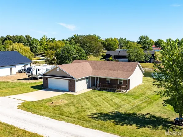 11167 Hulse Dr, Hannibal, MO 63401