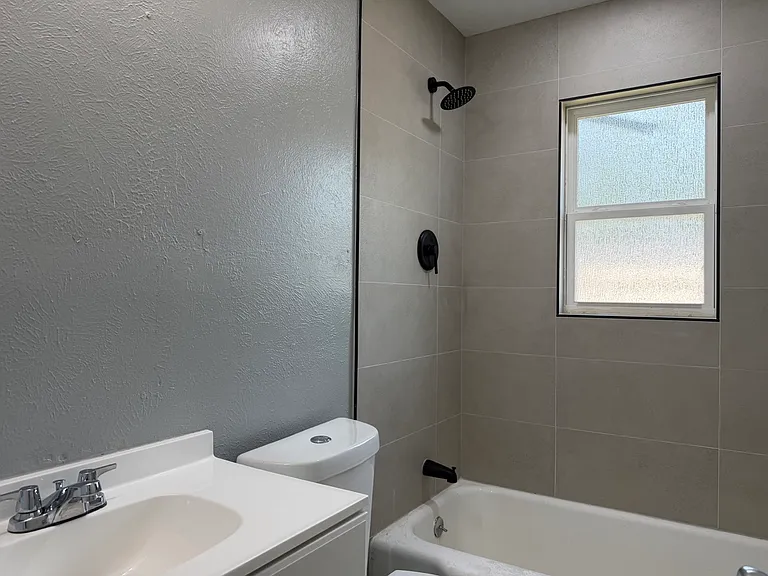 2500 Normont Cir — Photo 15