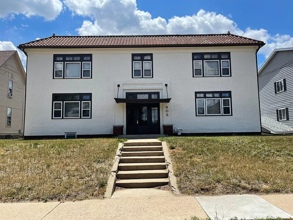 805 W 18th St