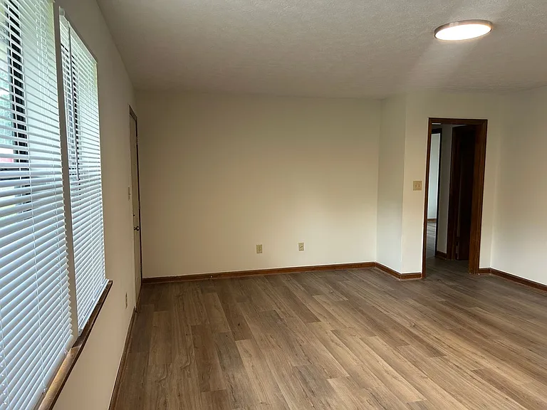 109/111 Deer Creek Ct — Photo 4