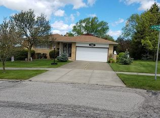 7586 S Tamarack Dr, Parma, OH 44134