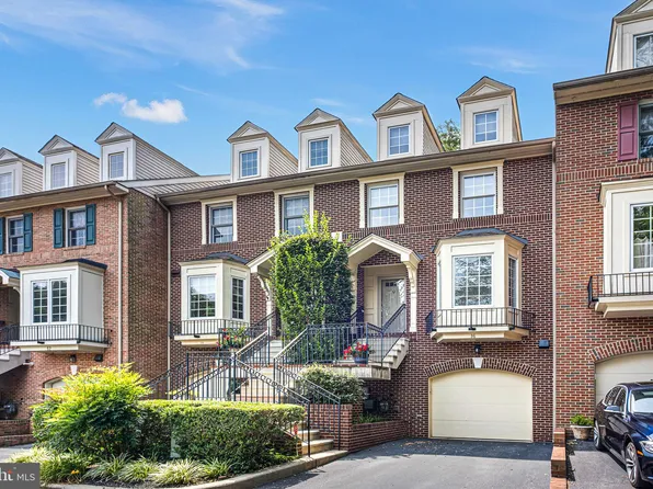 16 Rockford Mews Ct, Wilmington, DE 19806